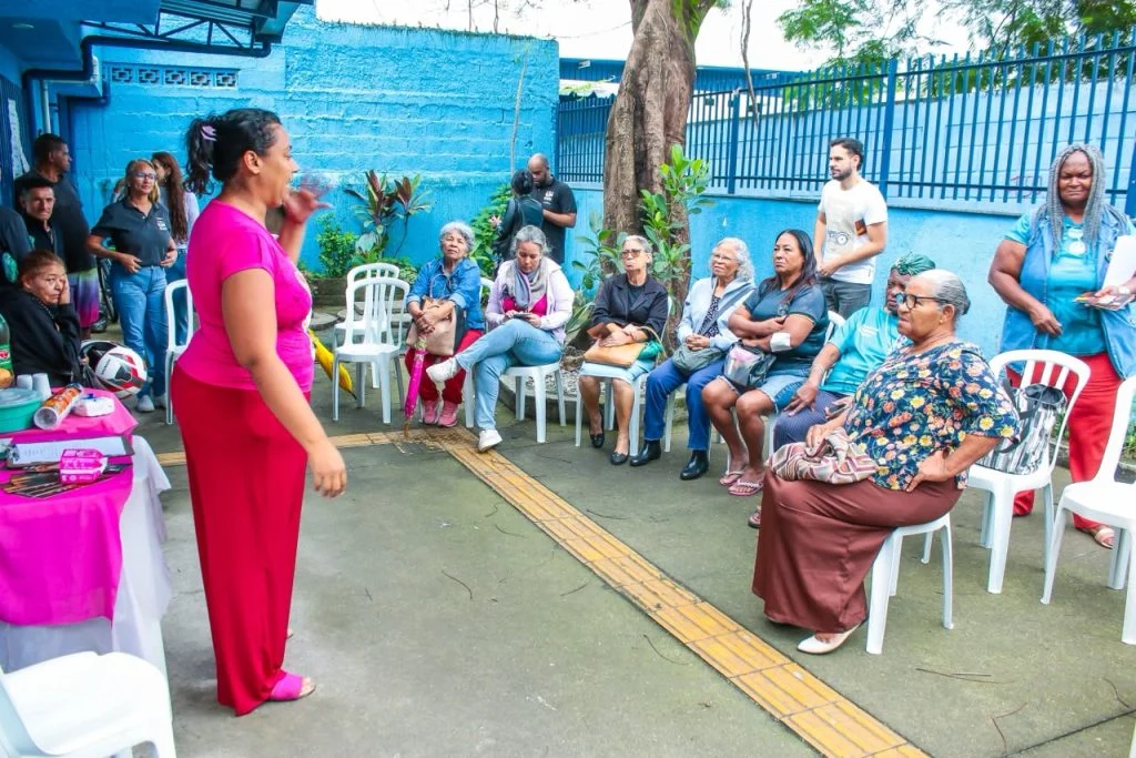 CRAS Jardim Íris promove roda de conversa em alusão ao Outubro Rosa
