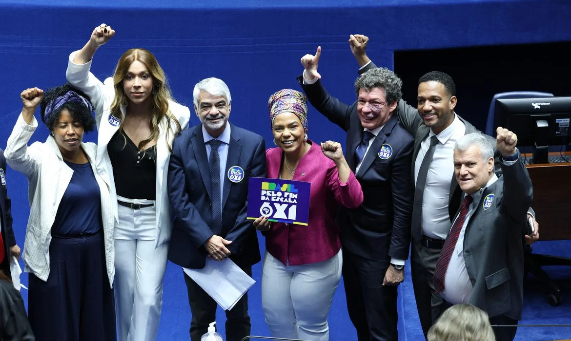 CUT elogia fim da “massacrante” 6x1; CNI quer revisar PEC aprovada
