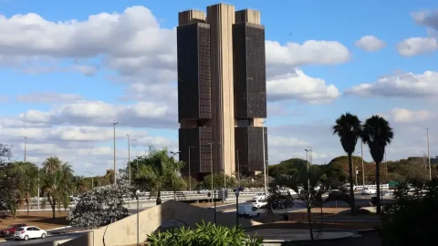 Economistas criticam usar corte de gastos para conter dívida pública