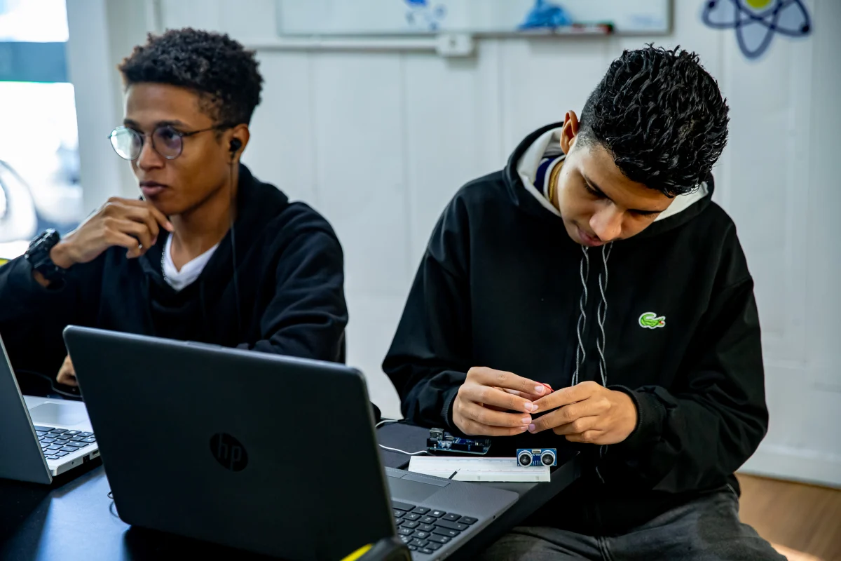 Espaço da Juventude oferece 3,5 mil vagas para 13 cursos de tecnologia, língua estrangeira e mundo digital
