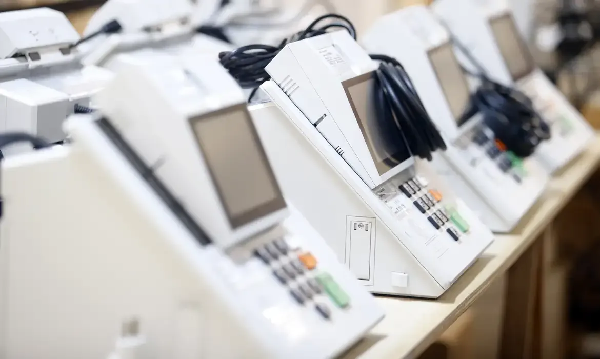 Estado de SP começa a preparar mais de 114 mil urnas para o 2º turno