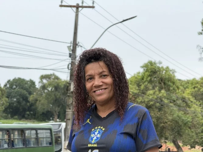 ‘Ficou muito mais seguro’, diz moradora de São Vicente após serviço de manutenção da iluminação pública no distrito, realizado pela prefeitura