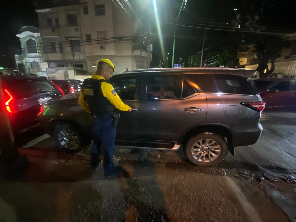 Força Municipal prende dois homens por tentativa de furto de carro em Botafogo