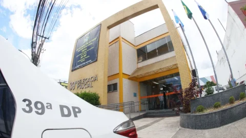 Homem é preso com celular roubado na Pavuna