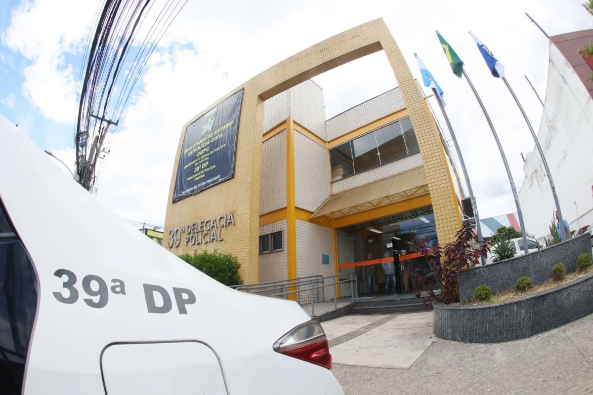 Homem é preso com celular roubado na Pavuna