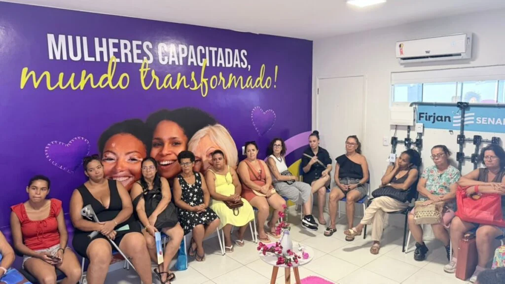 Mais de 50 mulheres participam de ação do Outubro Rosa com encaminhamentos para exames em Búzios