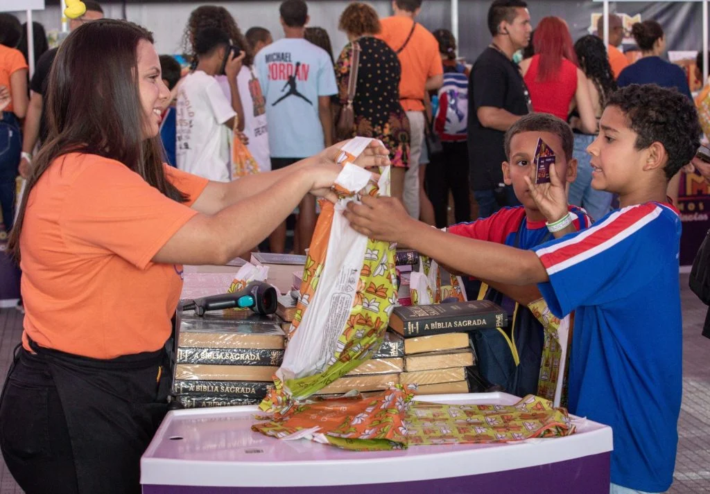 Maricá amplia acesso à leitura com distribuição de vale-livro na FLIM 2026