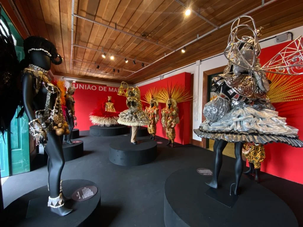 Maricá inicia visitação aberta para a mostra “Carnavais da Utopia” neste sábado (17/10)