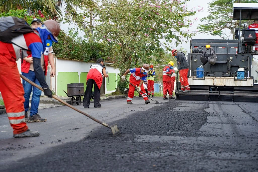 Maricá intensifica obras de pavimentação e drenagem no Jardim Atlântico Leste, em Itaipuaçu