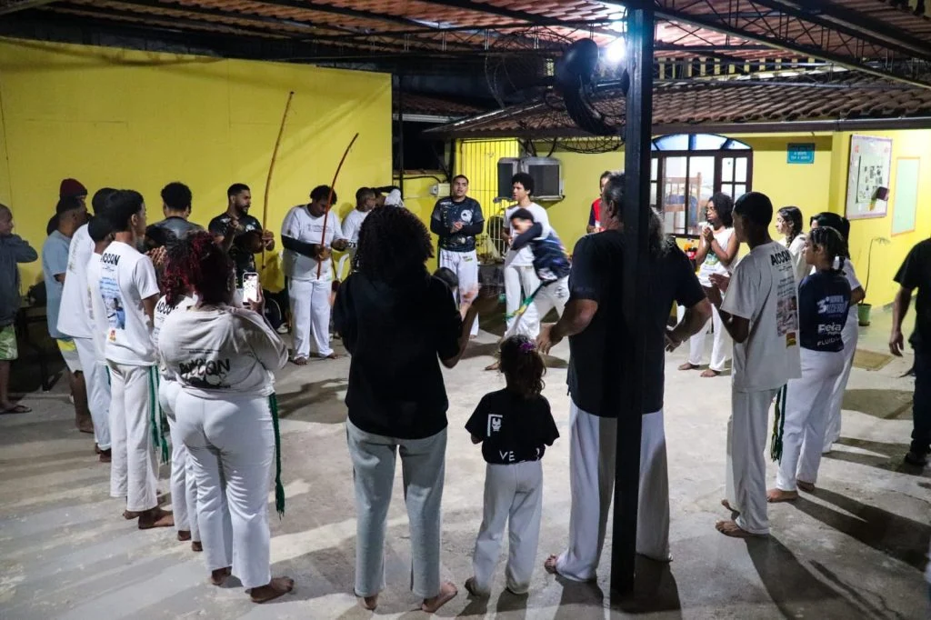 Maricá promove roda de capoeira para acolhidos da Casa Abrigo de Itaipuaçu