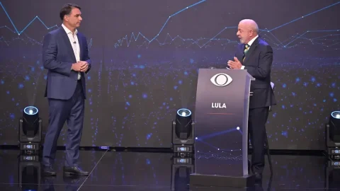 Mendonça diz que Flávio e Lula podem divulgar sigilos