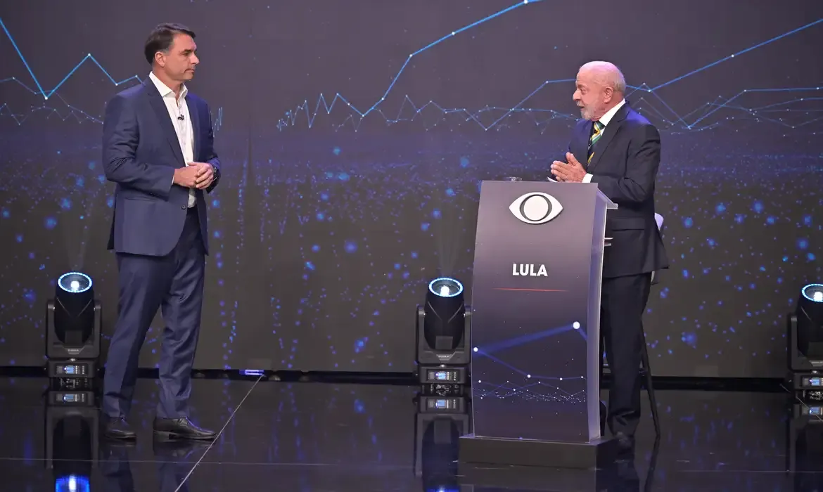 Mendonça diz que Flávio e Lula podem divulgar sigilos