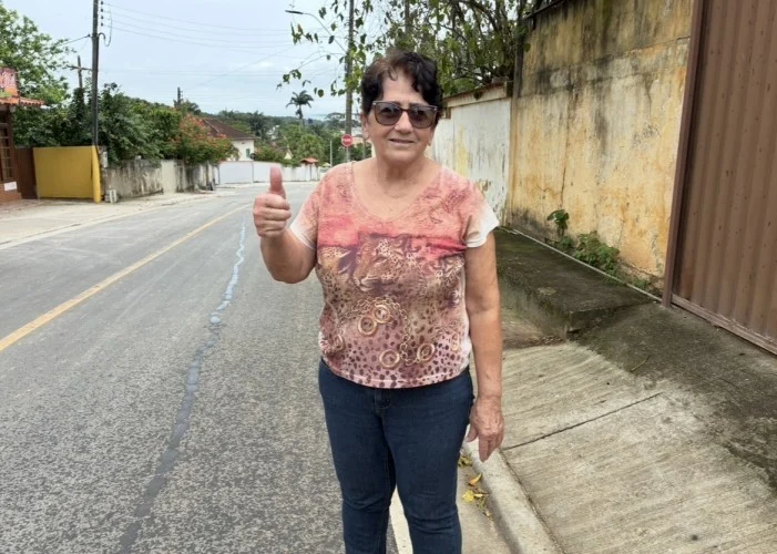 ‘Minha casa valorizou muito’, diz moradora de São Vicente com a chegada do asfalto em ruas do Centro*