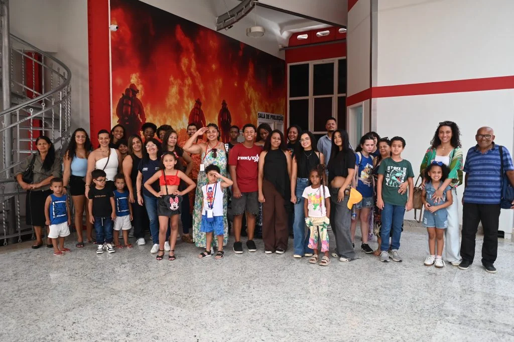 Museu Histórico do CBMERJ recebe visitantes de Araruama em ação de valorização da memória dos Bombeiros