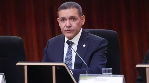 Nunes Marques suspende postagens ilegais contra campanha de Lula