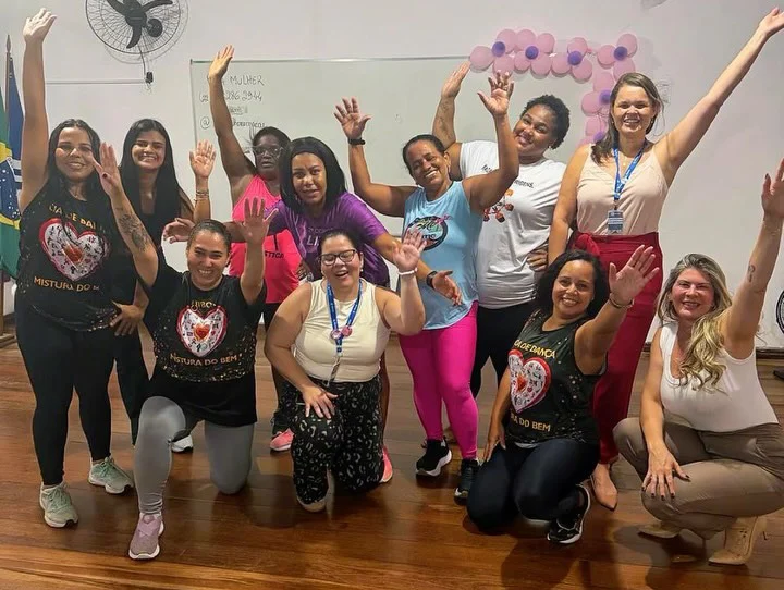 Outubro Rosa: Circuito Elas por Elas promove aulão de FitDance e Ritbox