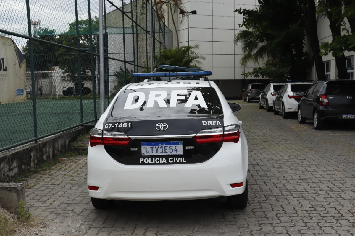 Polícia Civil prende mulher com carro clonado e documento falso no Maracanã