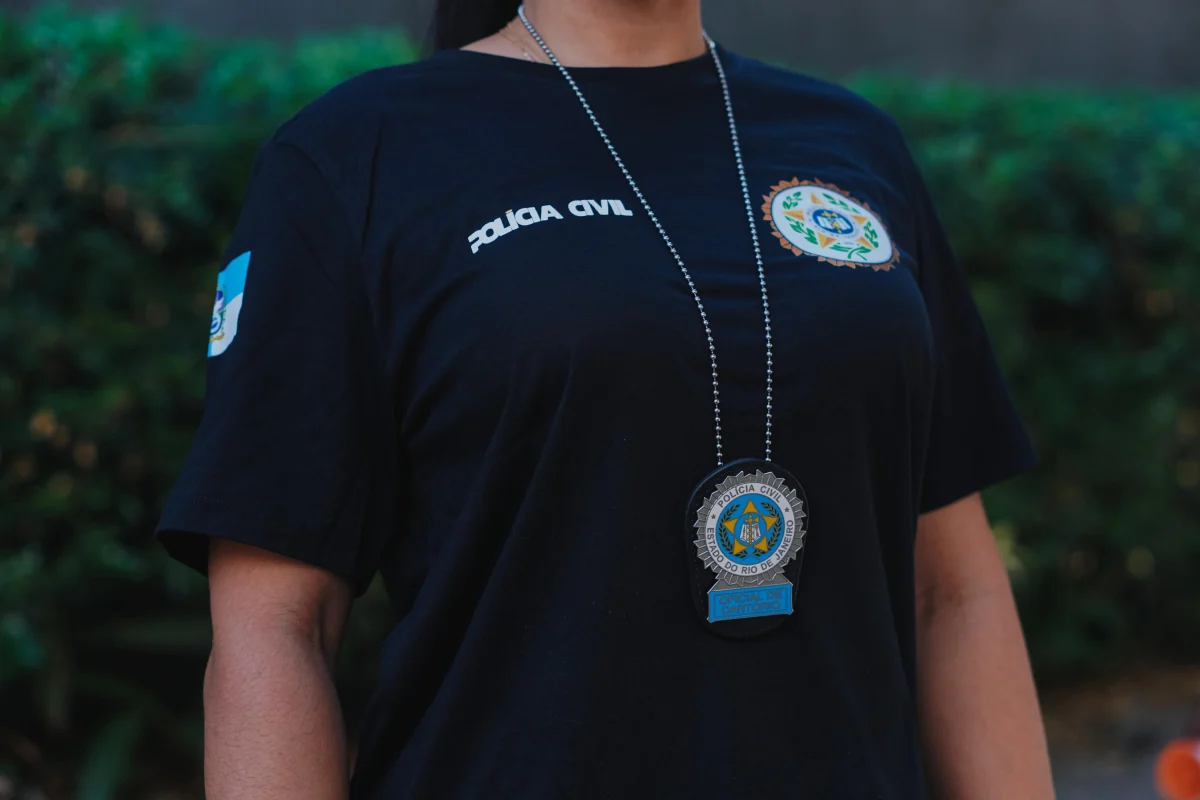 Polícia Civil recupera carga de cosméticos avaliada em R$100 mil e prende criminoso em Duque de Caxias