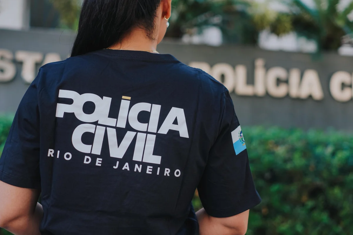 Polícia Civil resgata nove animais mantidos em cativeiro ilegal e prende mulher em flagrante por maus-tratos em Niterói