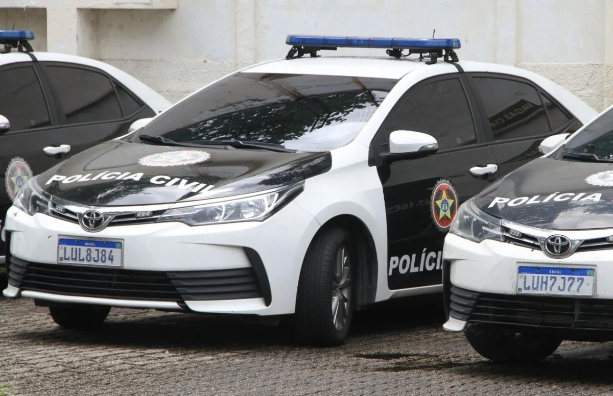 Polícias Civil e Militar realizam operação contra esquema de tráfico de drogas e armas ligado ao Comando Vermelho