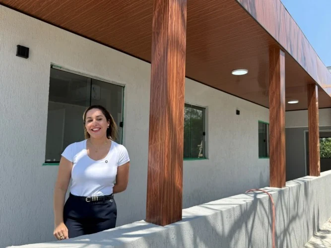 Prefeita Daniela Soares entrega nova UBS de Paracatu e reforça transformação da saúde em Araruama