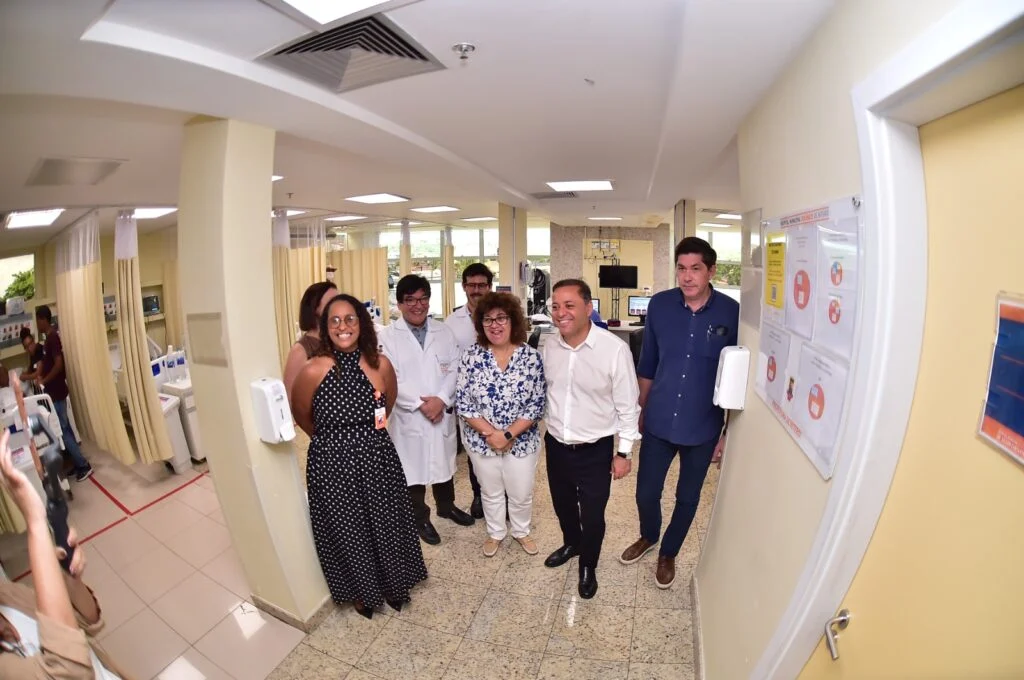 Prefeito Rodrigo Neves visita Hospital Oceânico, que realizou cerca de 6 mil cirurgias em 2026