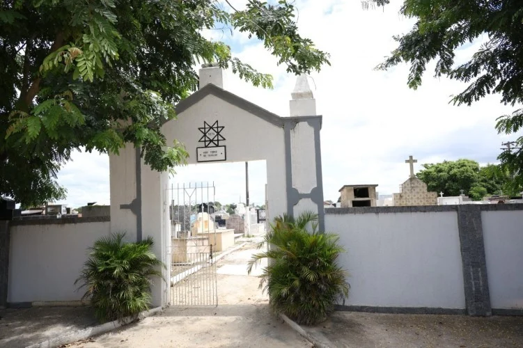 Prefeitura de Araruama intensifica revitalização dos cemitérios municipais para receber famílias no Dia de Finados