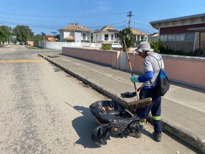 Prefeitura de Araruama reforça serviços de limpeza no Centro e nos bairros Viaduto e Pontinha