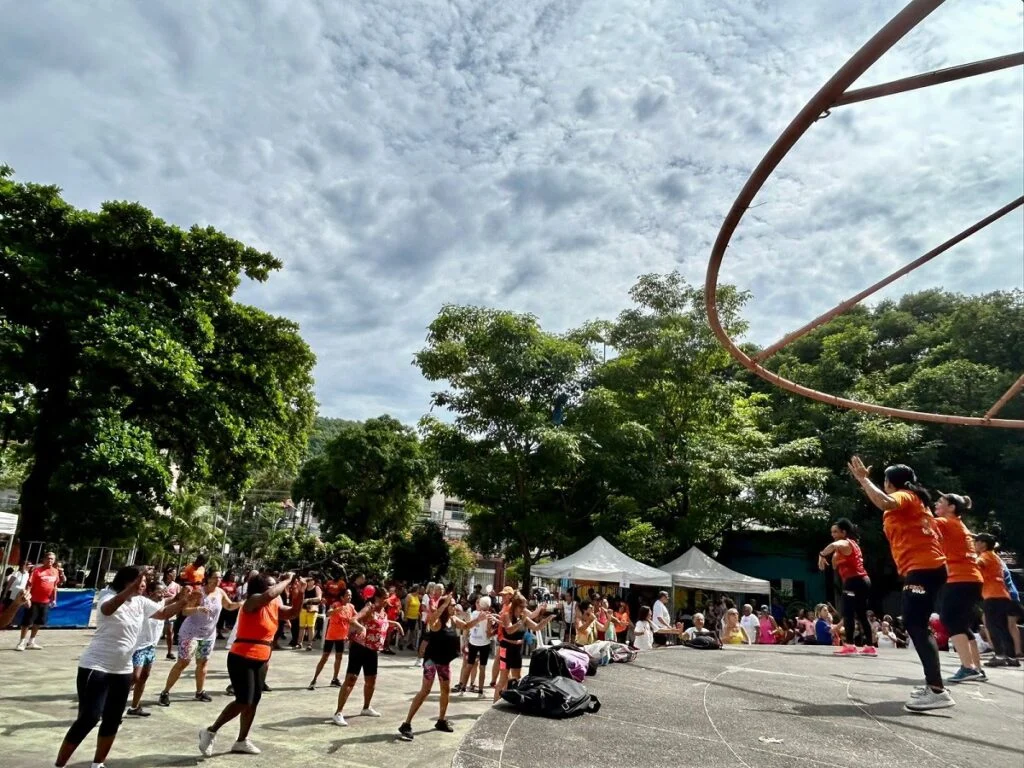 Prefeitura de Niterói encerra Mês da Pessoa Idosa com roda de samba e confraternização