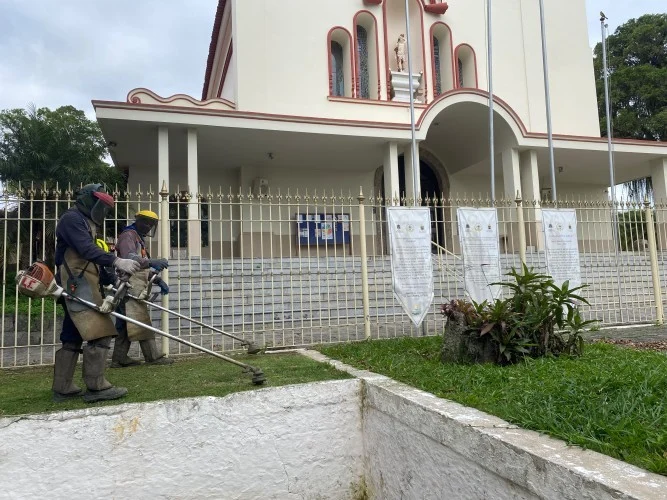 Prefeitura realiza limpeza e varrição em quatro bairros de Araruama