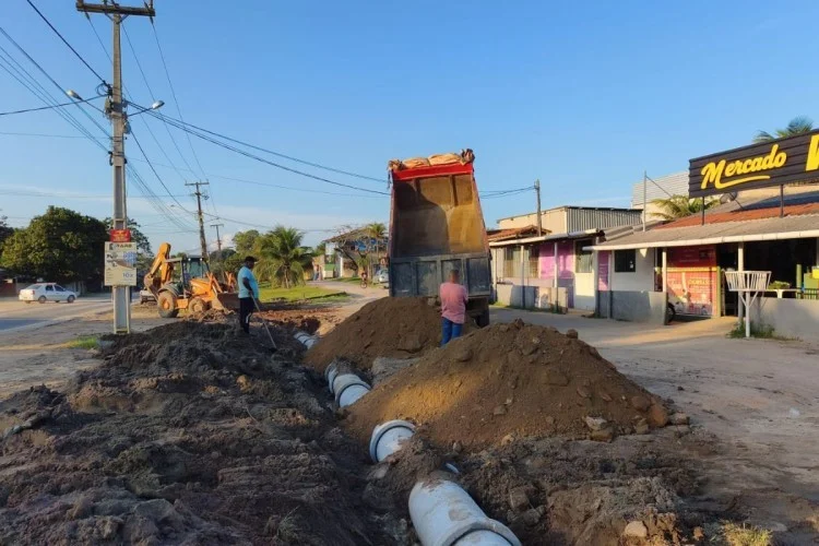 Prefeitura realiza manilhamento na Estrada de Morro Grande para melhorar escoamento da água da chuva