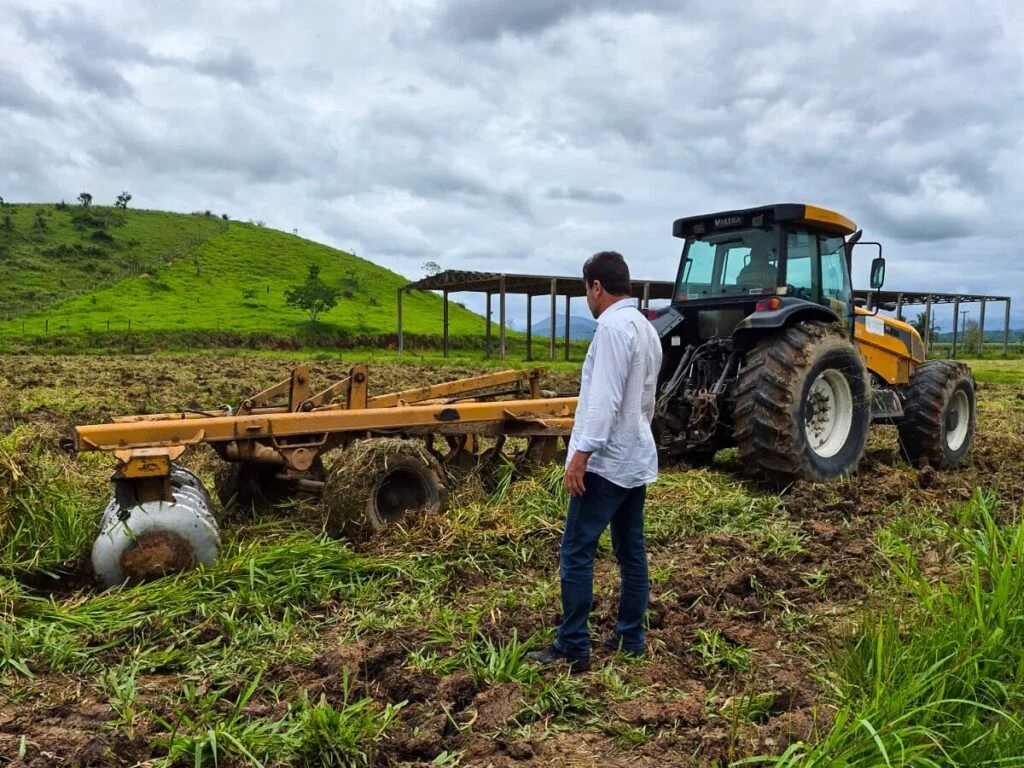 Prefeitura realiza serviços de limpeza e manutenção na ZEN de Quissamã