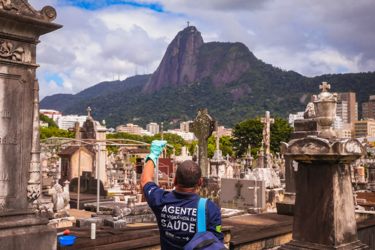 Prefeitura reforça ações de prevenção à dengue nos cemitérios