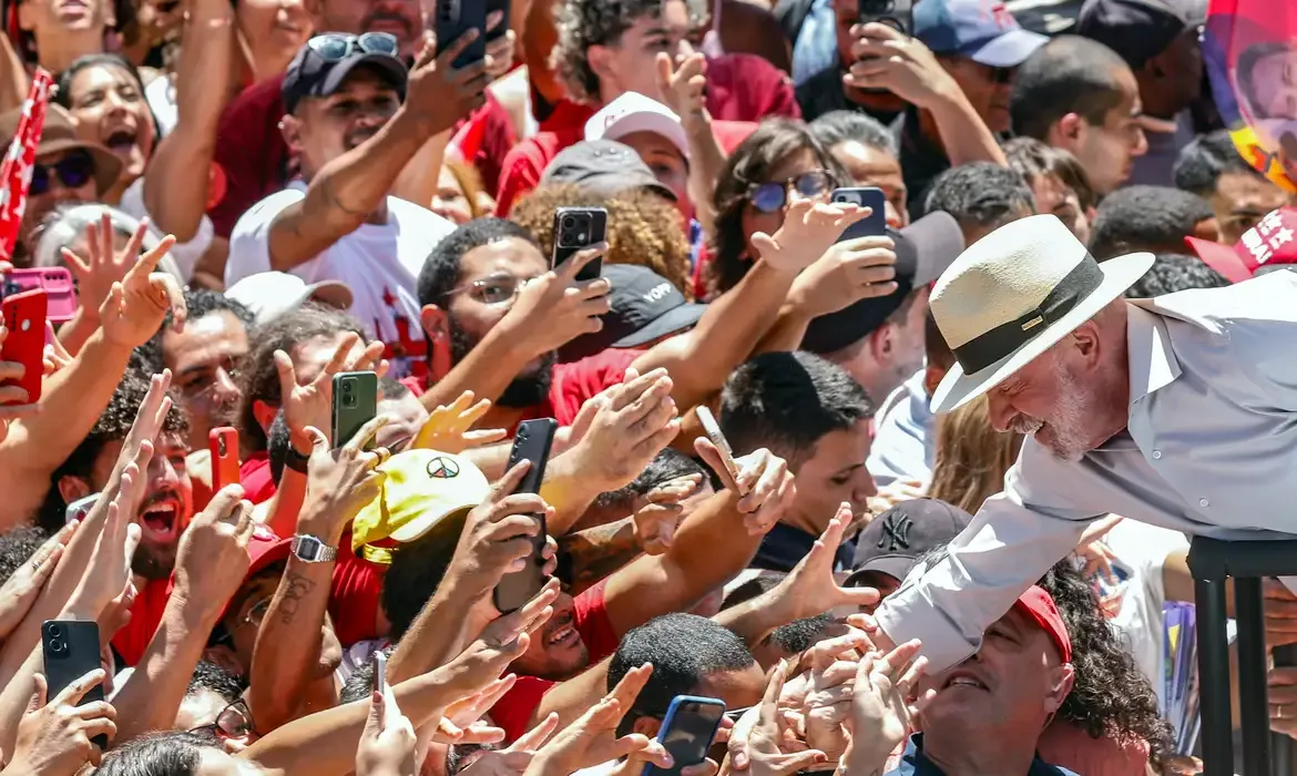 Presidente do TSE liga para Lula para parabenizar reeleição