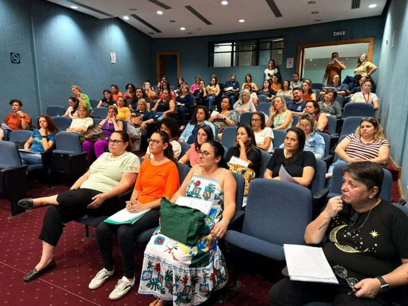 Profissionais da rede municipal participam de palestra sobre Transtorno do desenvolvimento da Linguagem e dislexia 