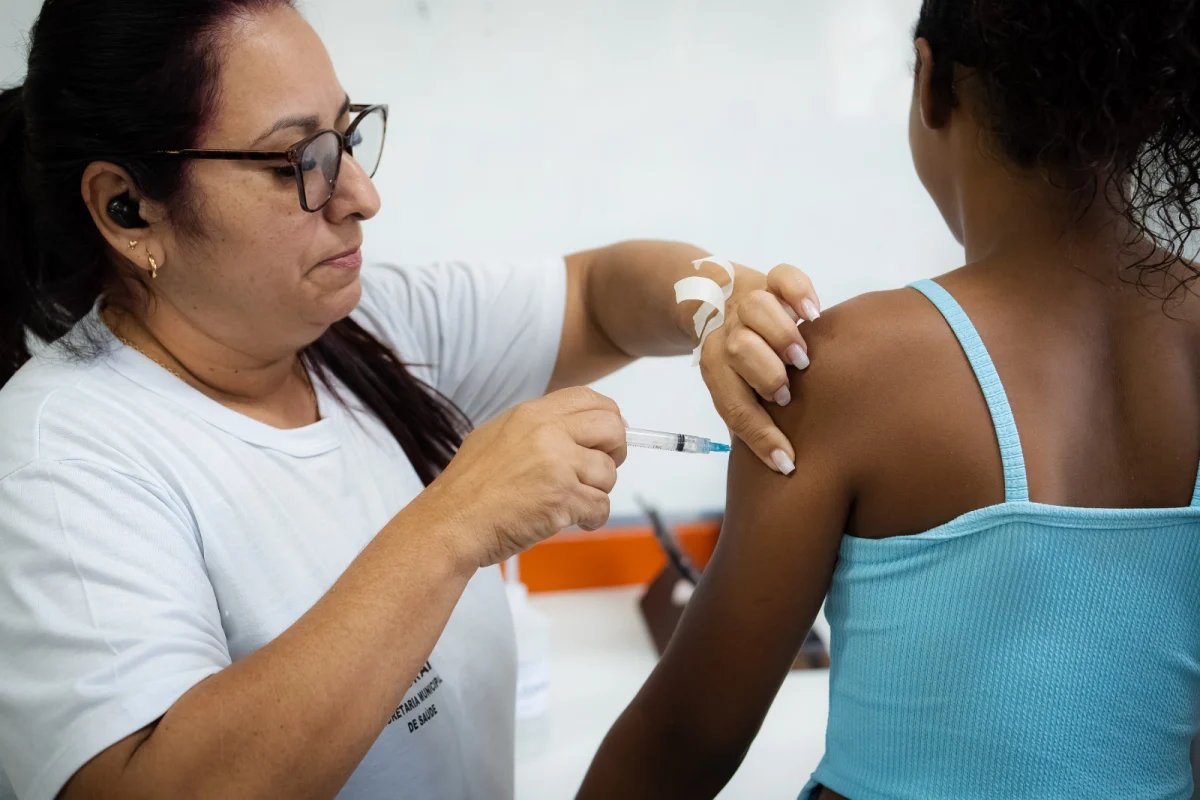 Programa Saúde na Escola realiza ação para atualizar caderneta de vacinação de alunos em Itaboraí