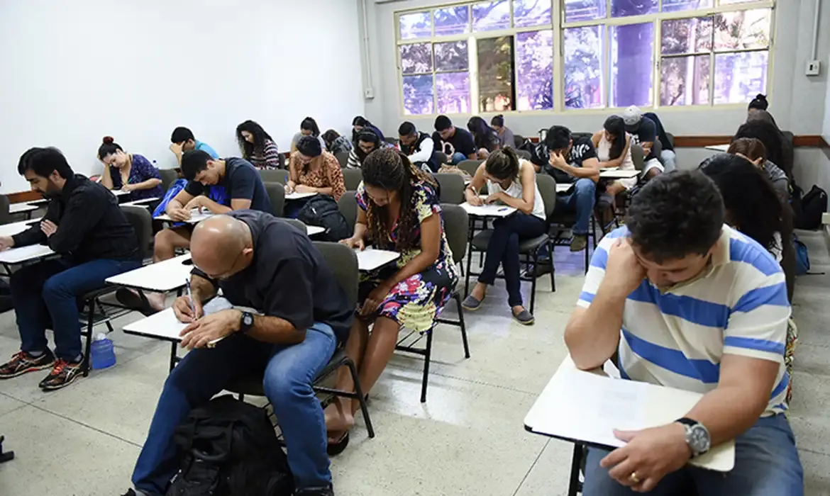 Provas de português para estrangeiros começam nesta terça-feira