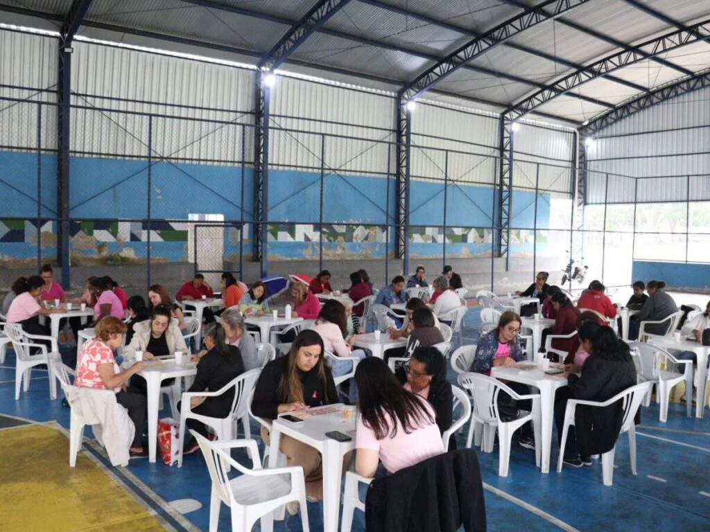 Quatis promove ação do Outubro Rosa com bingo e orientações sobre prevenção ao câncer de mama