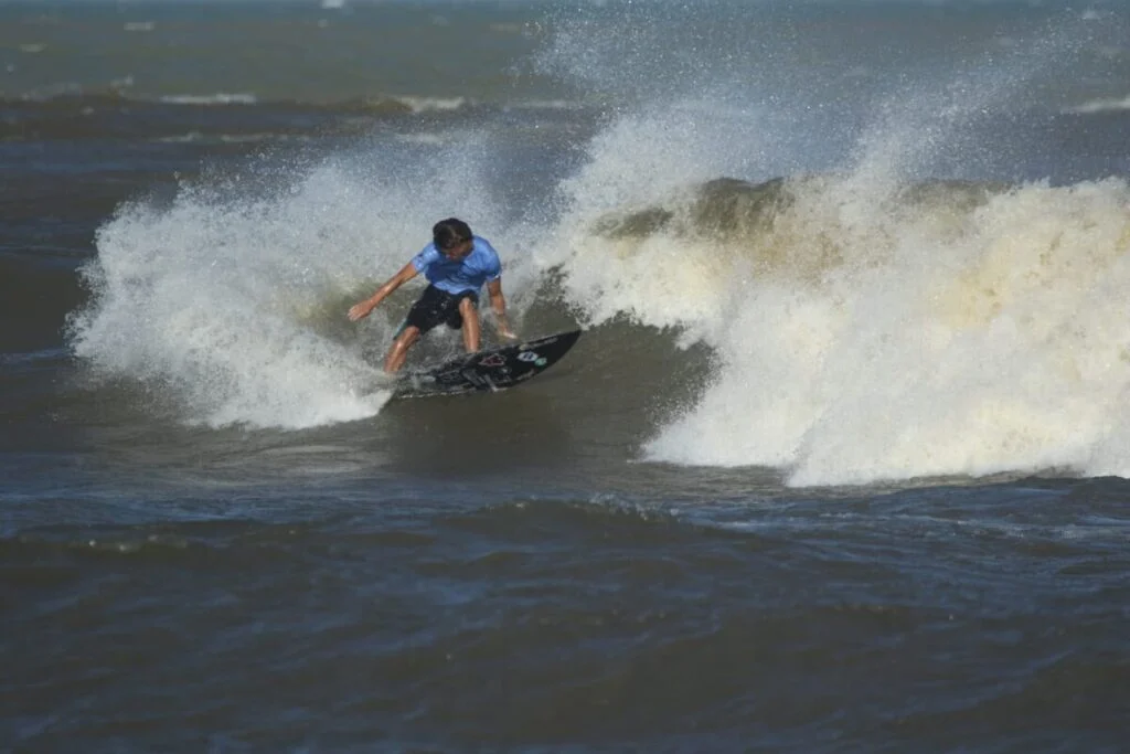 Quissamã Surf Festival 2026 abre programação com a categoria Open Local em Barra do Furado