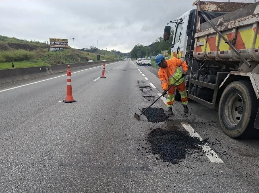 RioSP realiza serviços de recuperação de pavimento em trechos da Via Dutra