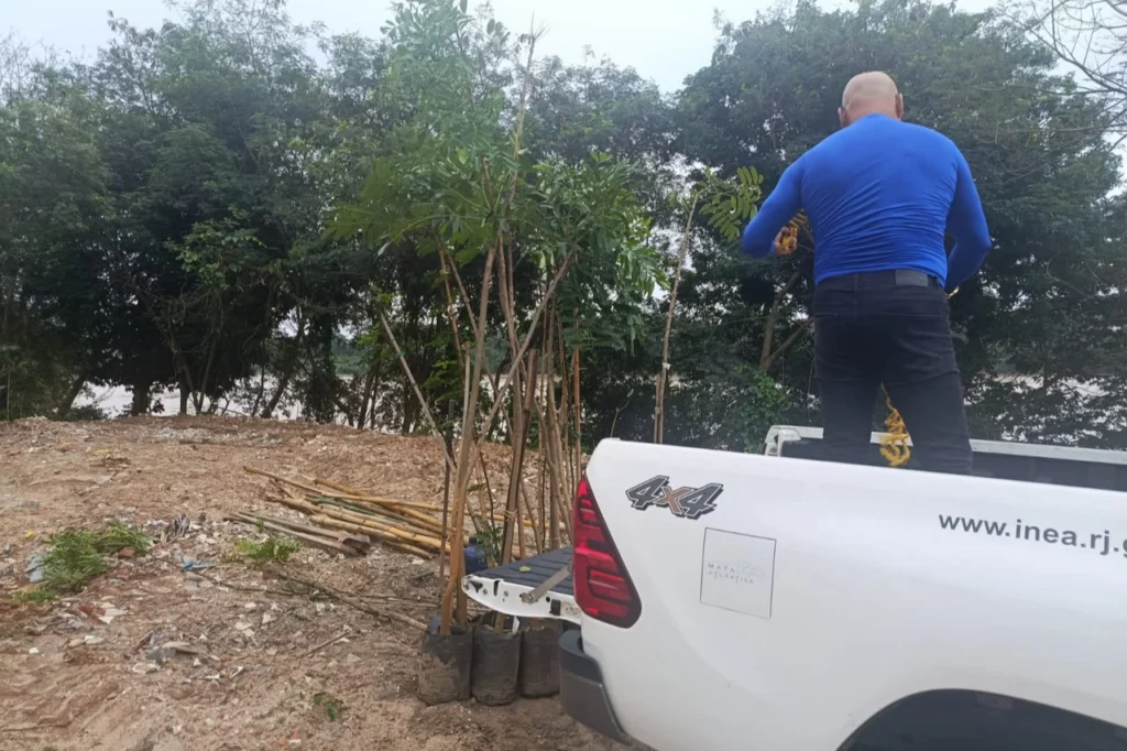 Secretaria de Meio Ambiente realiza ação de arborização e recuperação ambiental às margens do Paraíba