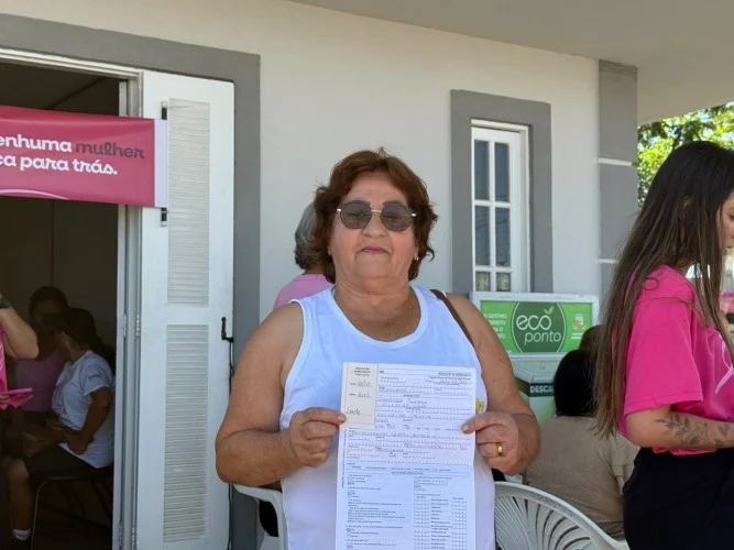 'Tenho 77 anos e nunca fiz mamografia', conta moradora ao realizar exame pela primeira vez na Caravana Rosa