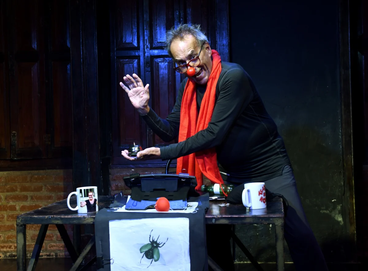Volta Redonda: troca de ingressos para peça ‘É o Otimismo que faz o Besouro Voar’ acontece na Biblioteca e seguirá no Teatro Maestro Franklin